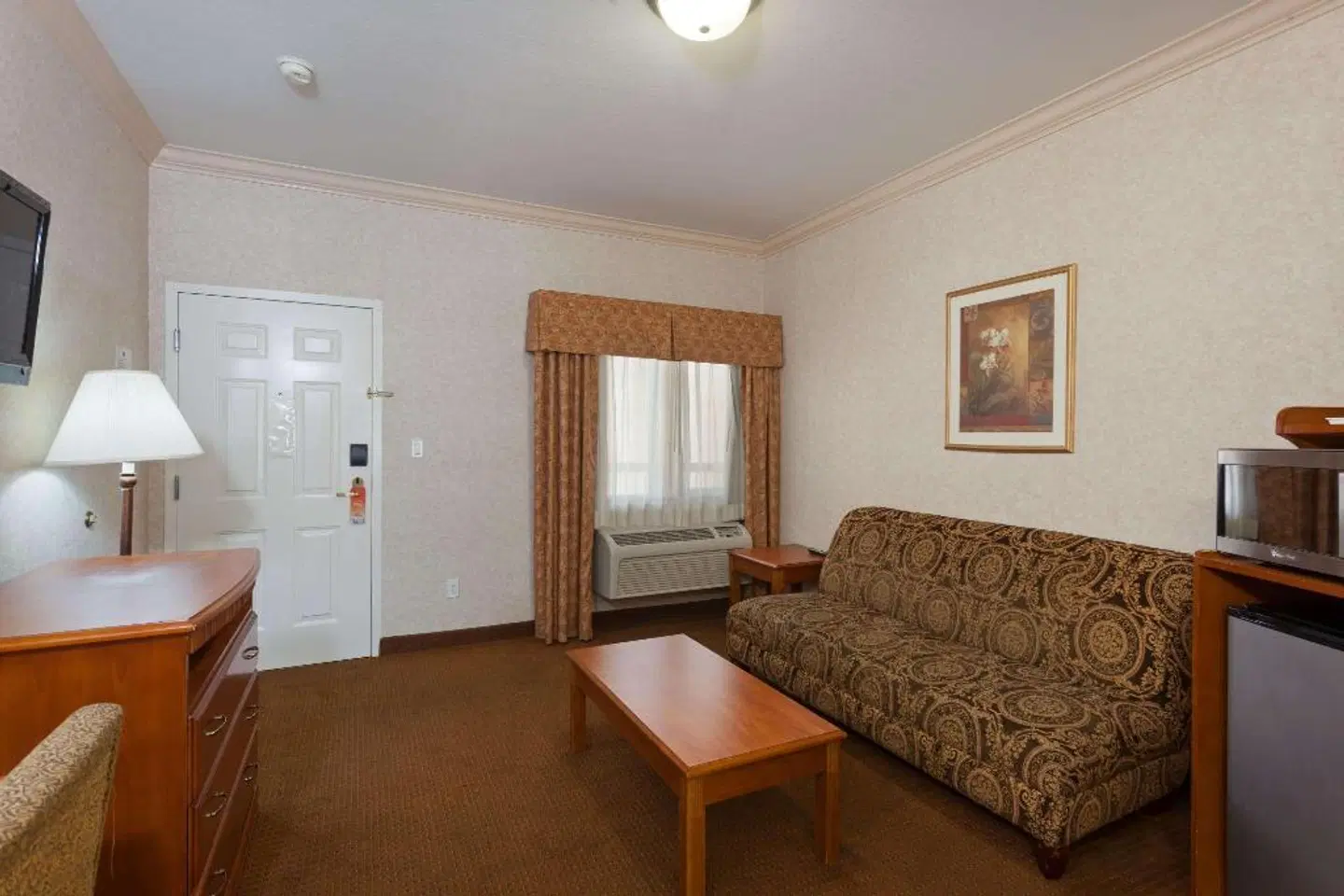 Howard Johnson by Wyndham Pico Rivera Hotel & Suites ROOM_EXAMPLE