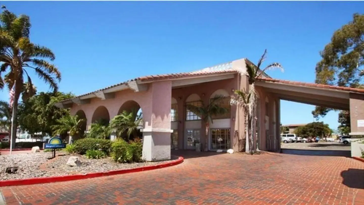 Days Inn by Wyndham San Diego Near Sea World EXTERIOR