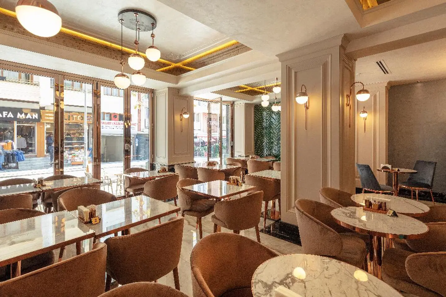 Danis Hotel Restaurant