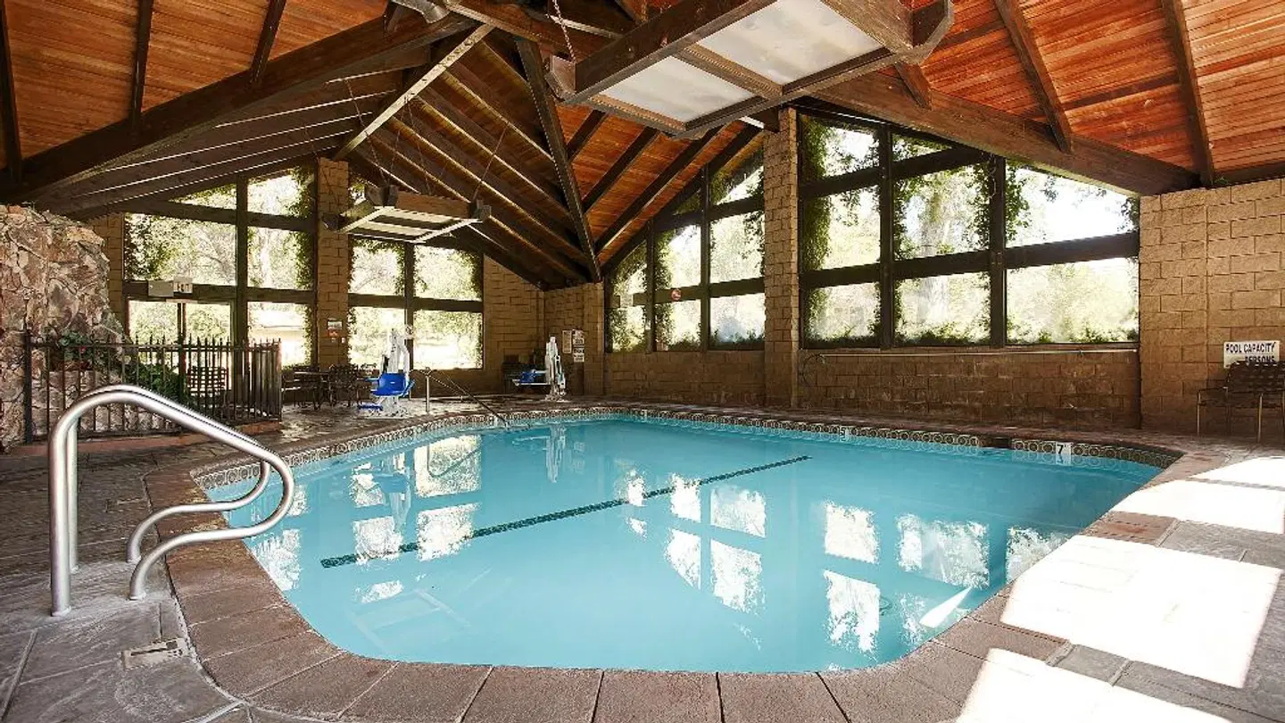 Best Western Plus Yosemite Gateway Inn Hallenbad