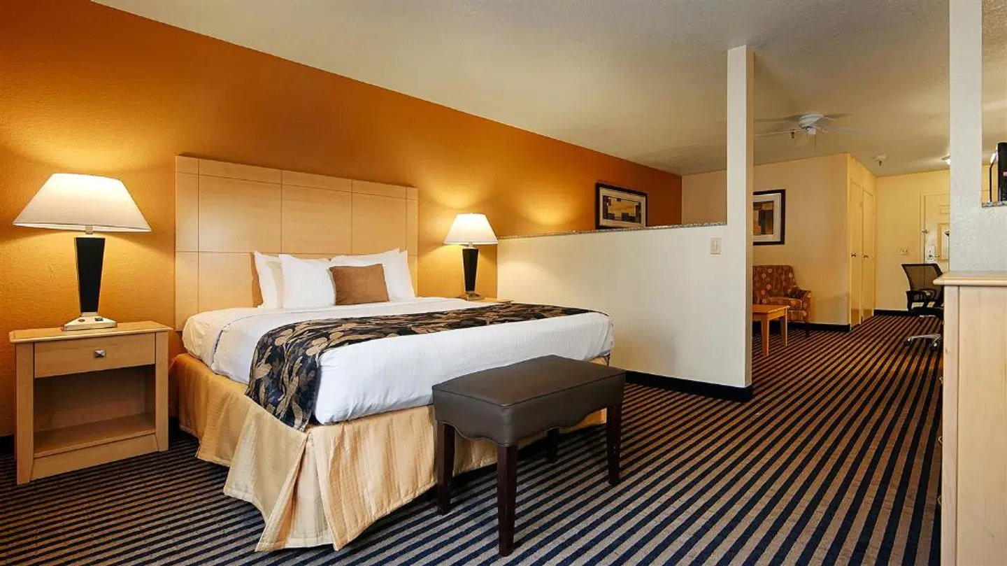 Best Western PLUS Executive Inn and Suites ROOM_EXAMPLE