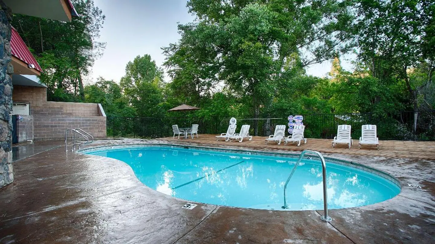 Best Western Plus Yosemite Way Station OUTDOOR_POOL