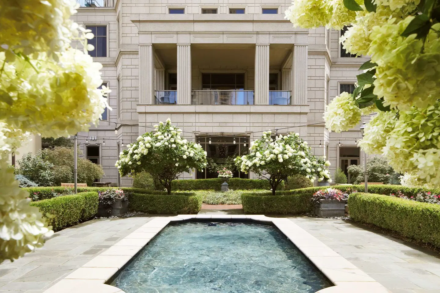 Waldorf Astoria Atlanta Buckhead EXTERIOR