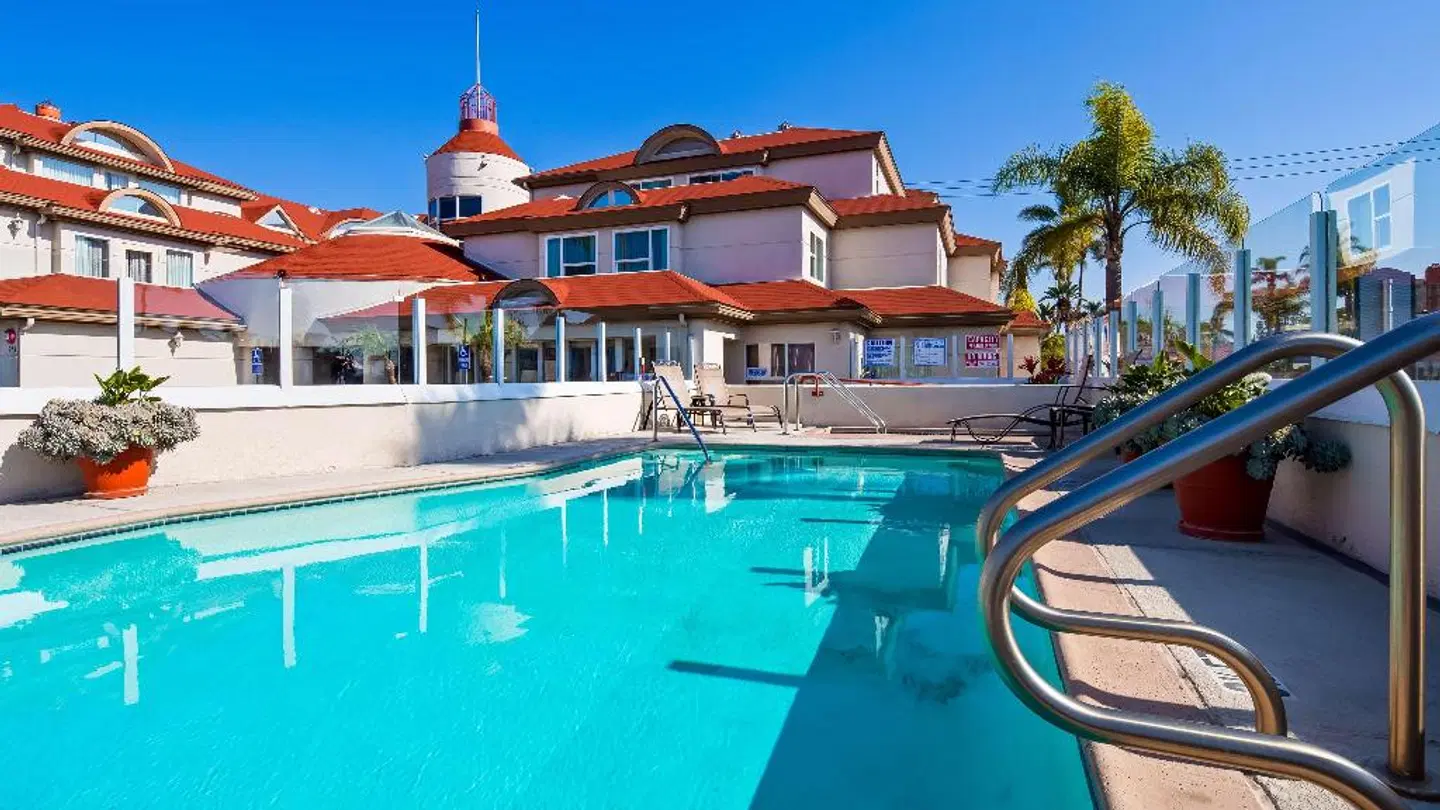 Best Western PLUS Suites Hotel Coronado Island OUTDOOR_POOL