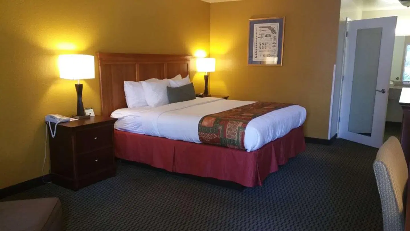 Best Western Plus Sonora Oaks Hotel and Conference Center ROOM_EXAMPLE