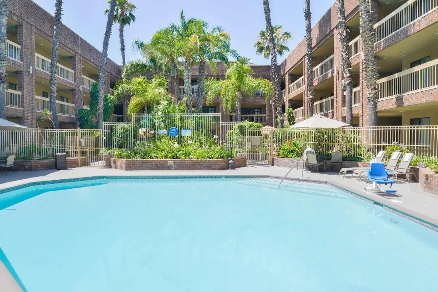 Best Western Plus Meridian Inn & Suites Anaheim - Orange OUTDOOR_POOL