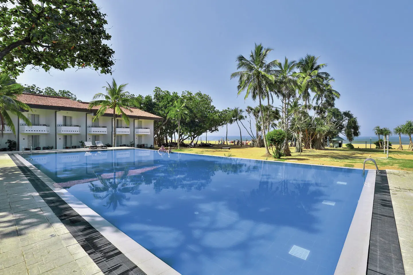 Hibiscus Beach Hotel OUTDOOR_POOL