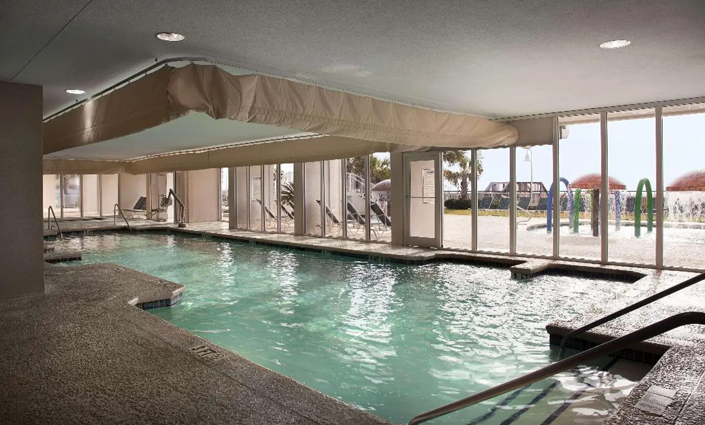 Hampton Inn & Suites Myrtle Beach/Oceanfront Hallenbad