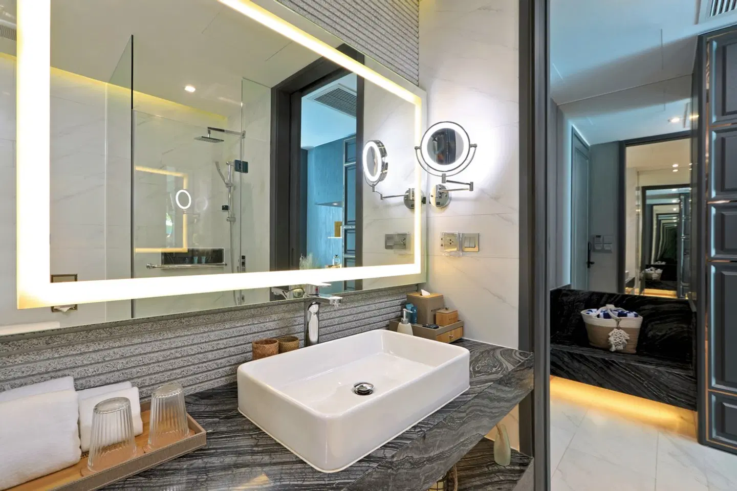 Wyndham Grand Nai Harn Beach Phuket Badezimmer