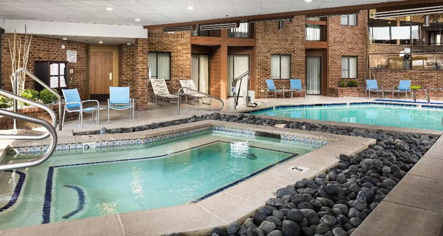 Best Western Landmark Inn OUTDOOR_POOL