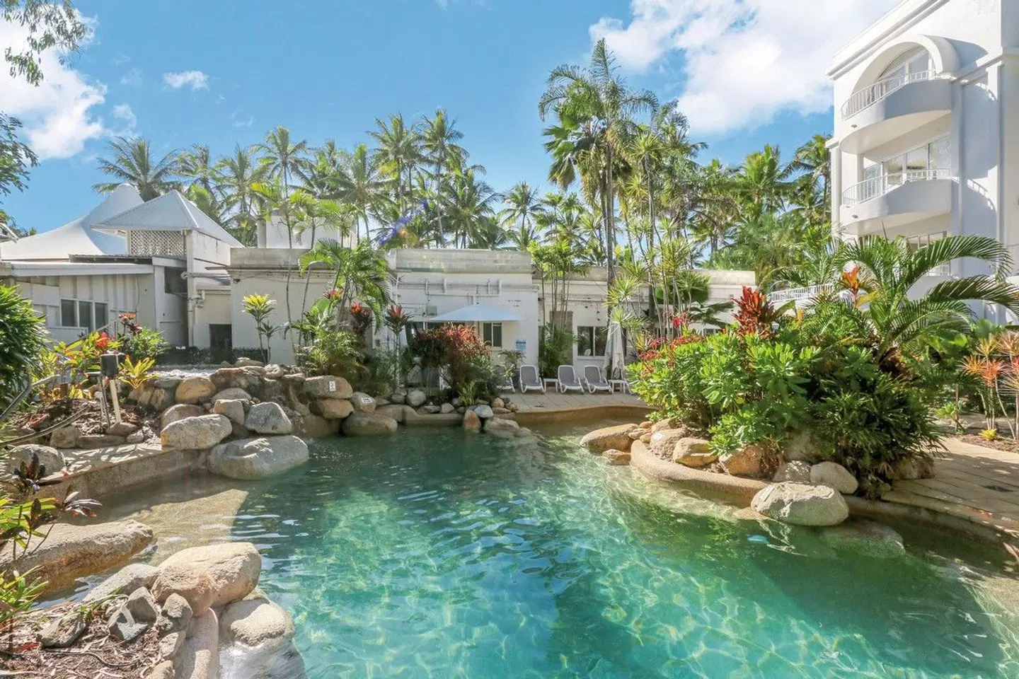 Alamanda Palm Cove by Lancemore OUTDOOR_POOL