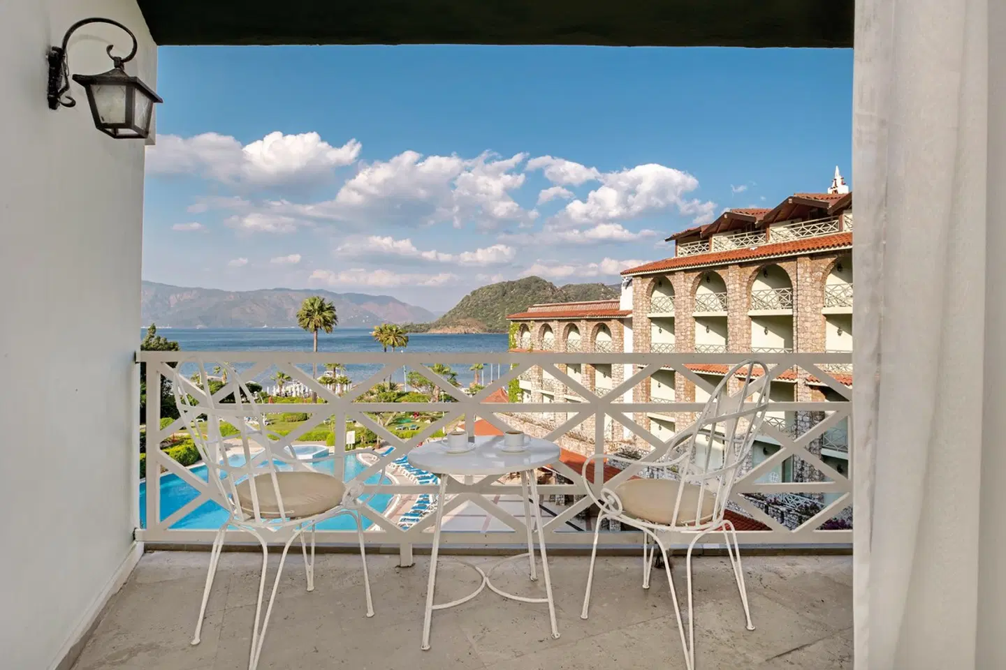 Marti La Perla Terrasse