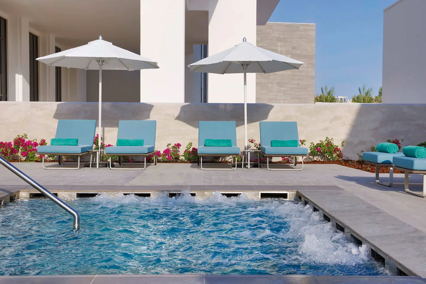 Hilton Abu Dhabi Yas Island OUTDOOR_POOL