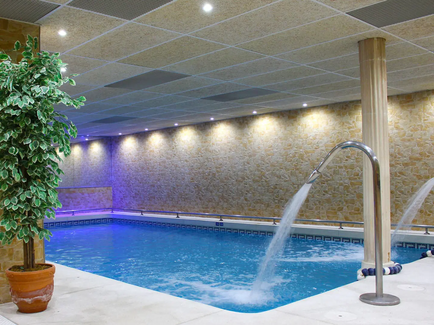 Aparthotel Monarque Sultán Hallenbad