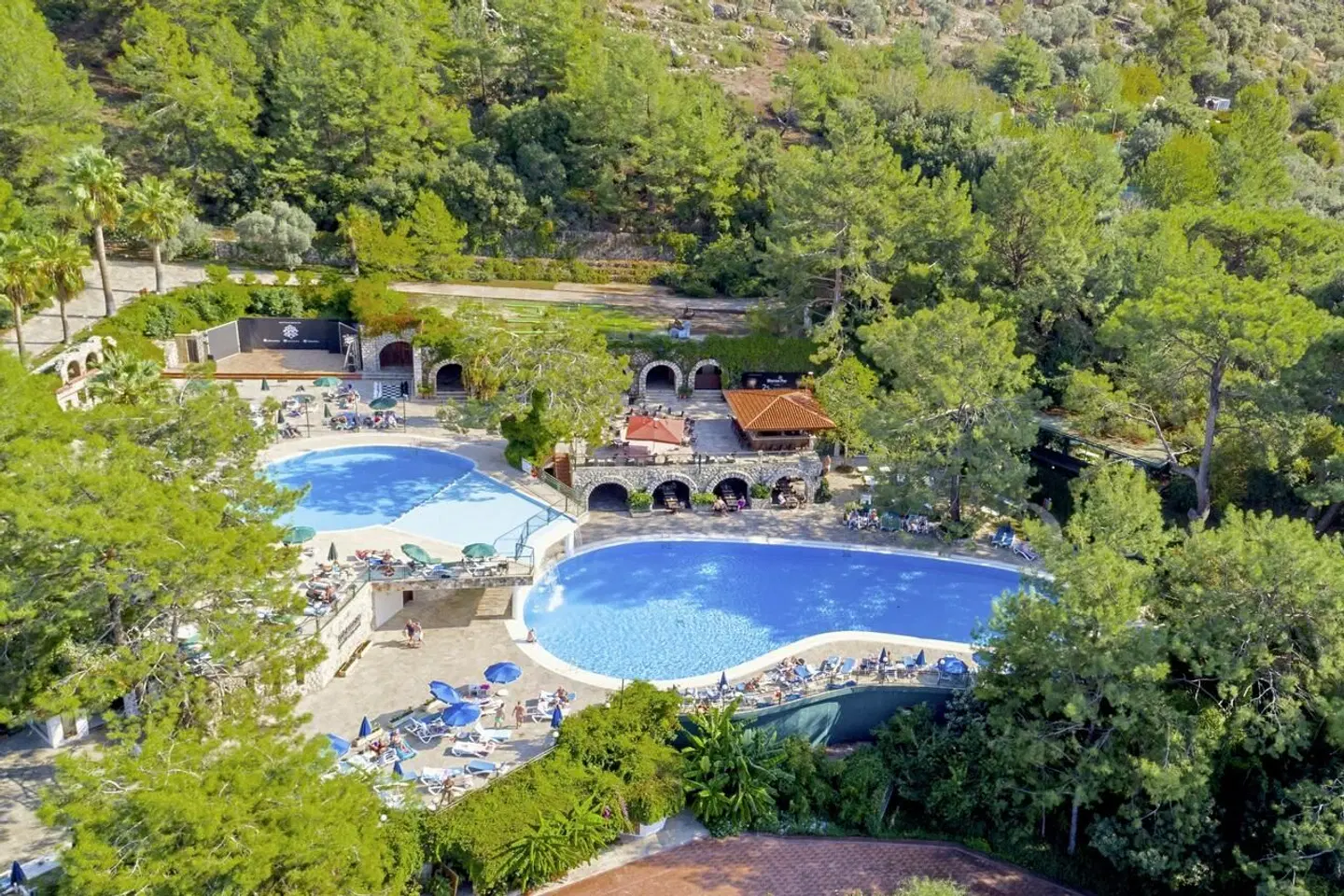 Montana Pine Resort Hotel & Spa OUTDOOR_POOL
