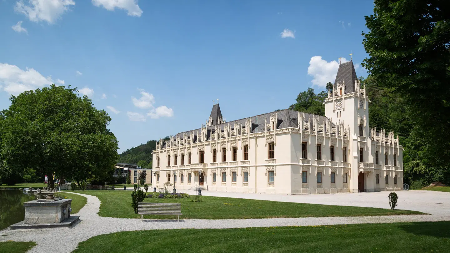 Hotel Schloss Hernstein EXTERIOR