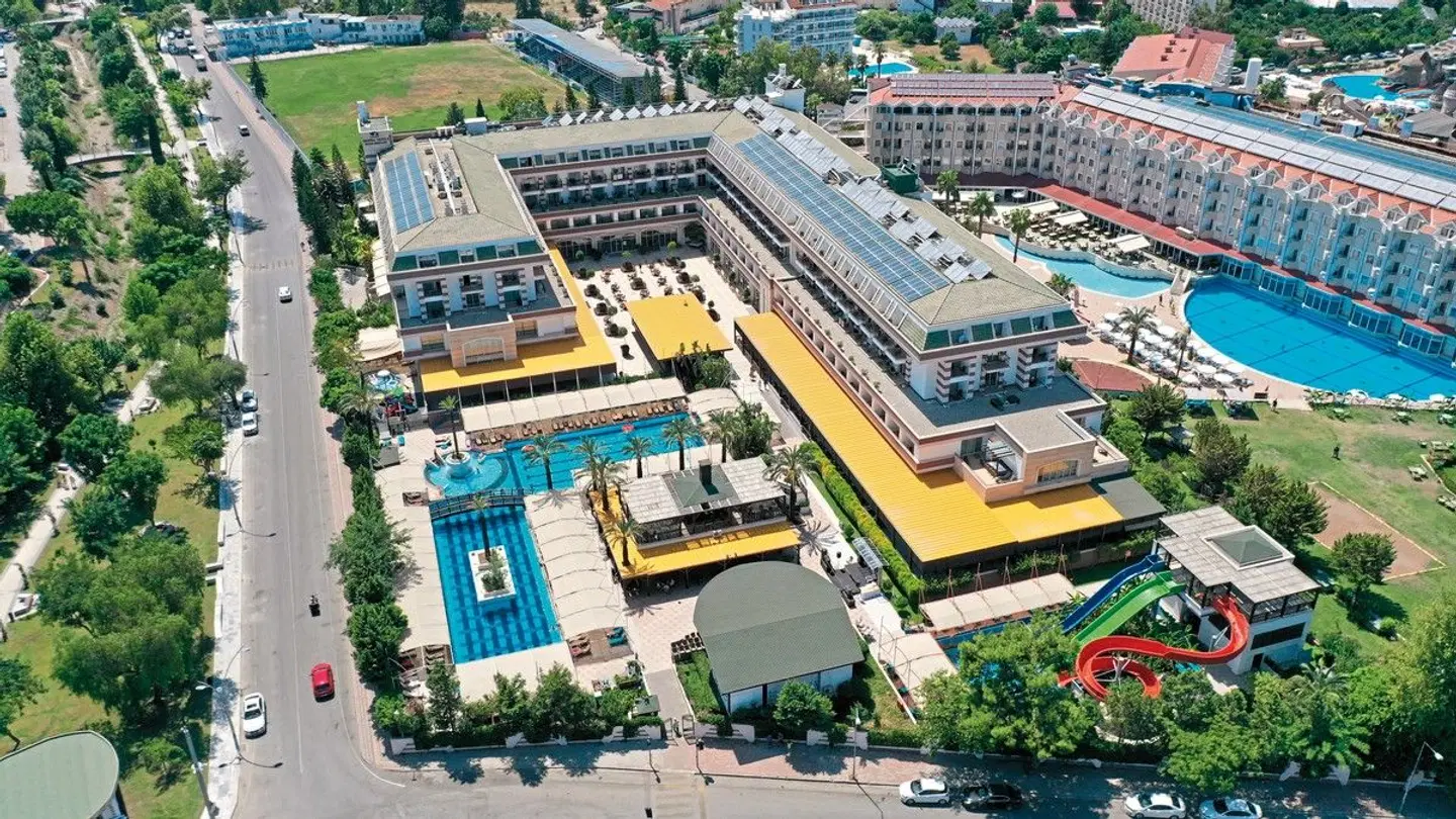 Crystal De Luxe Comfort Collection EXTERIOR