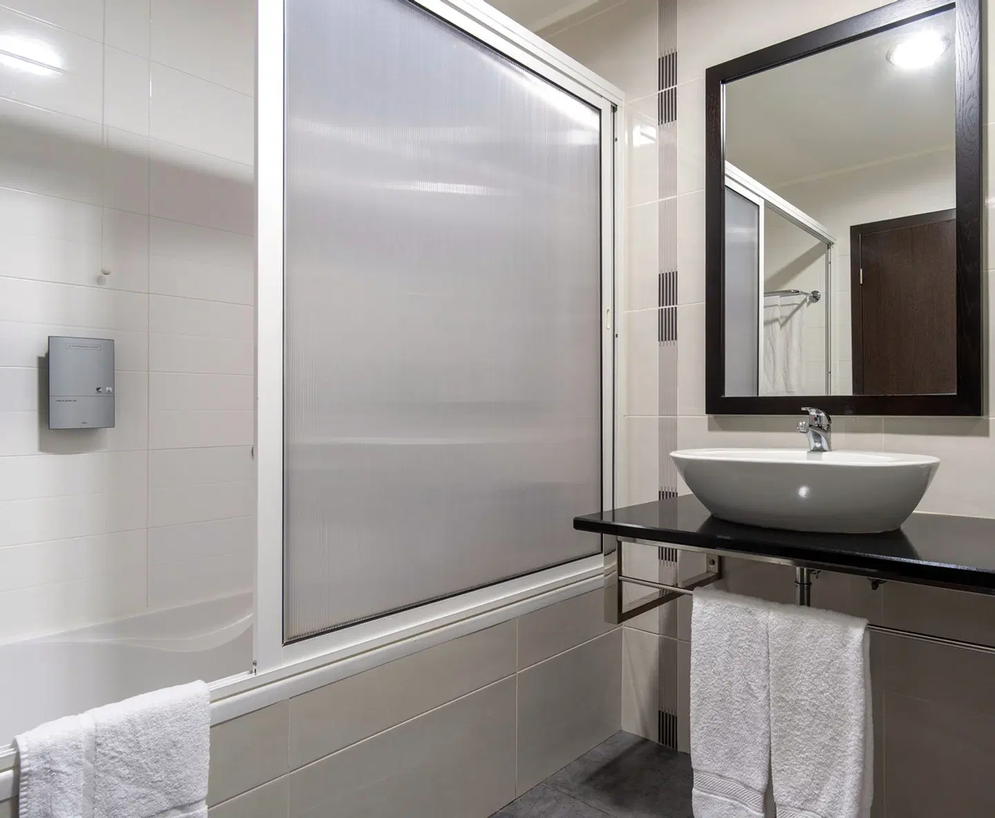 Vale do Navio & Apartments Acorsonho BATHROOM