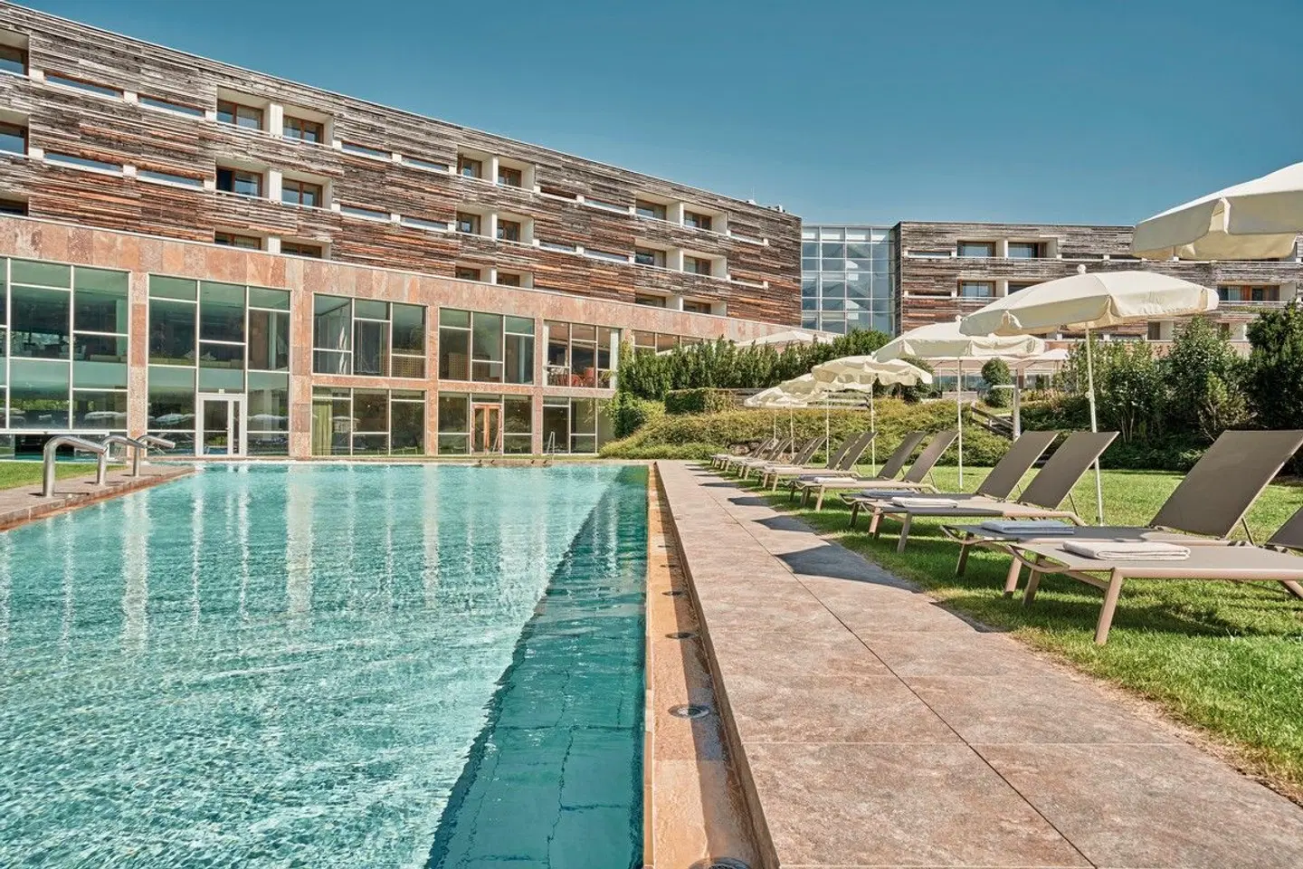 Falkensteiner Hotel & Spa Carinzia OUTDOOR_POOL