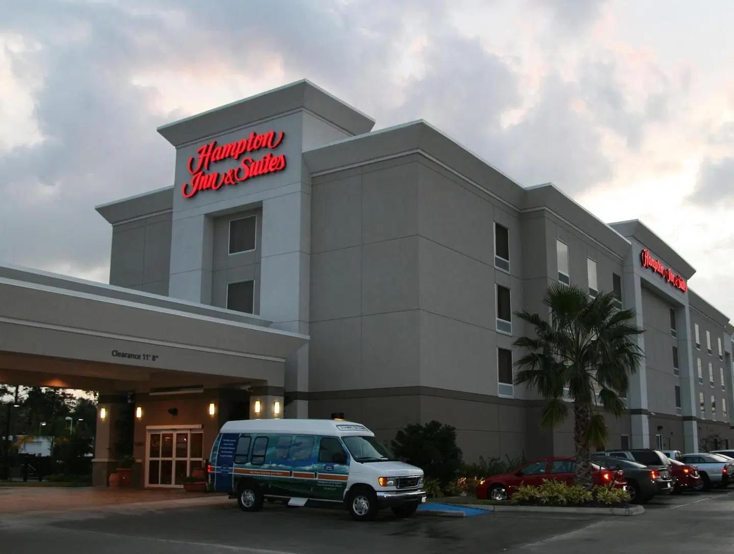Hampton Inn & Suites Houston-Bush Intercontinental Airport EXTERIOR