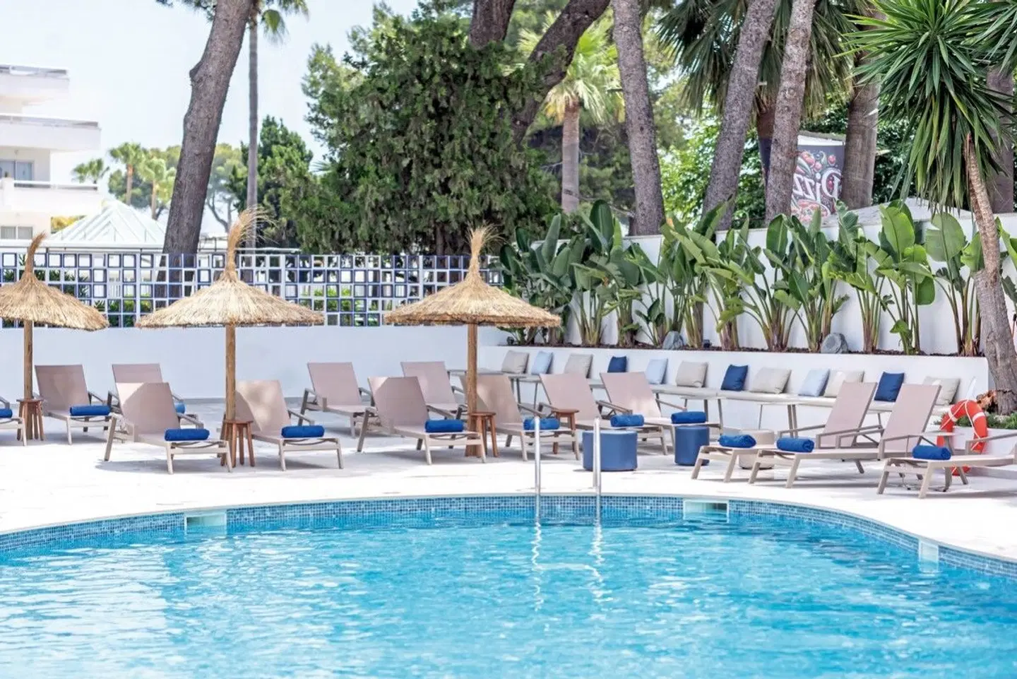 HSM Lago Park OUTDOOR_POOL