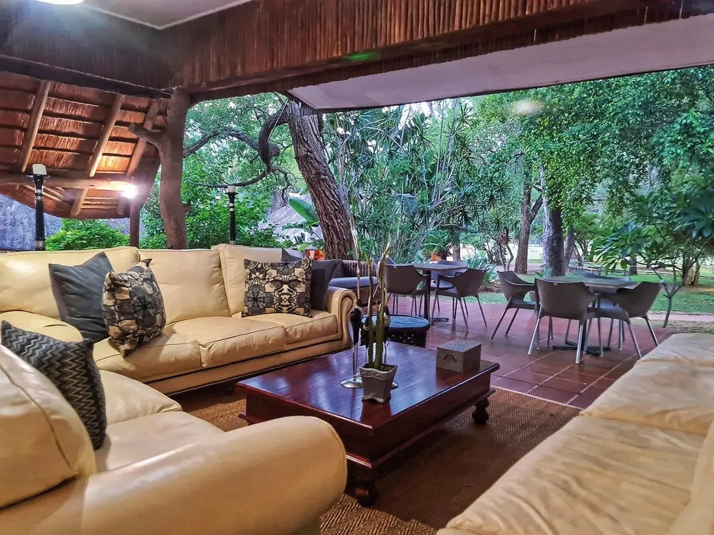 Shiduli Private Game Lodge Terrasse