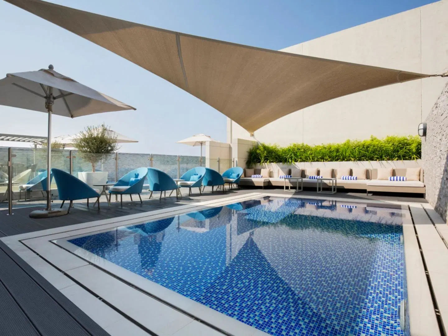 Novotel Bur Dubai Hotel OUTDOOR_POOL
