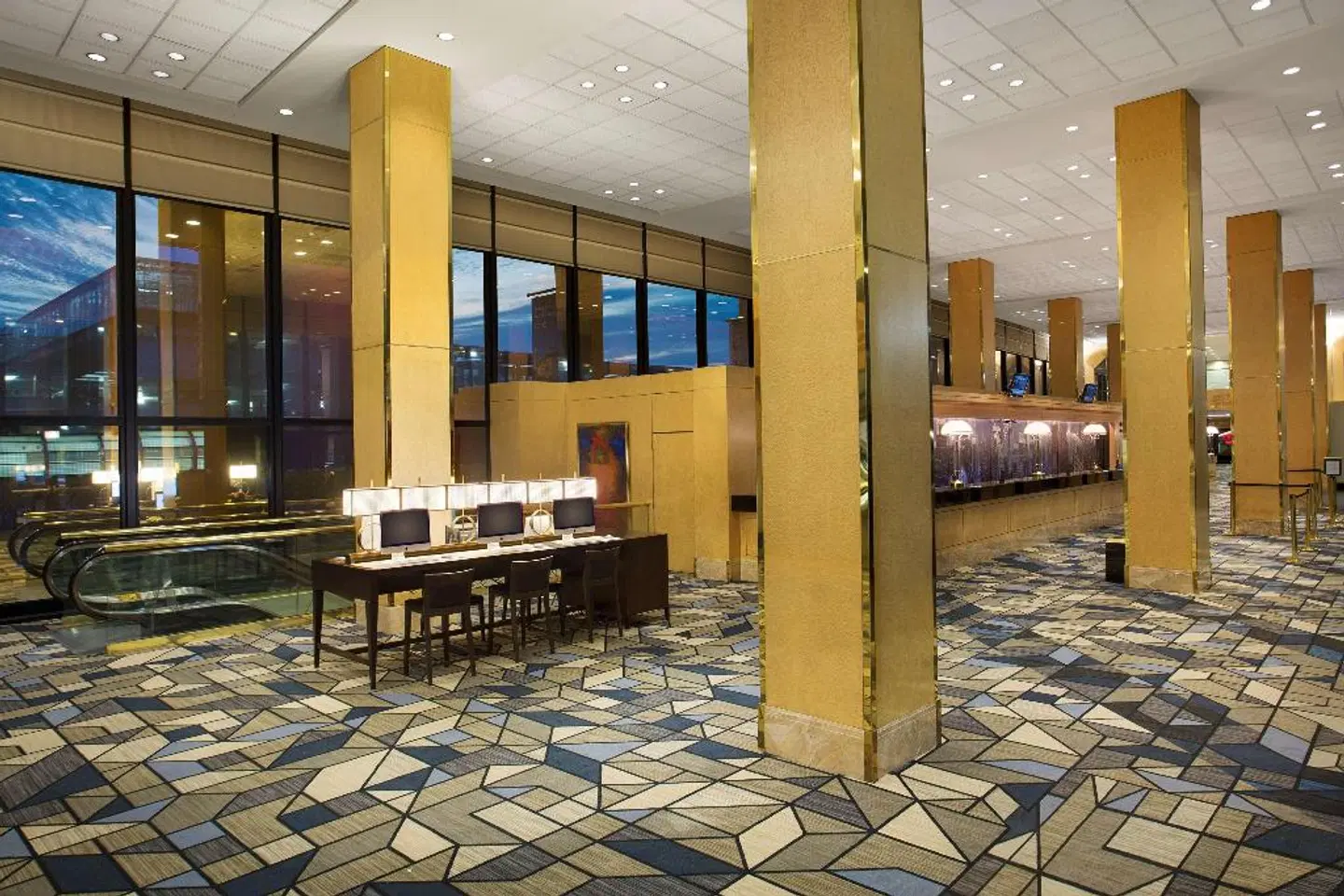 Hilton Chicago O'Hare Airport LOUNGE_LOBBY