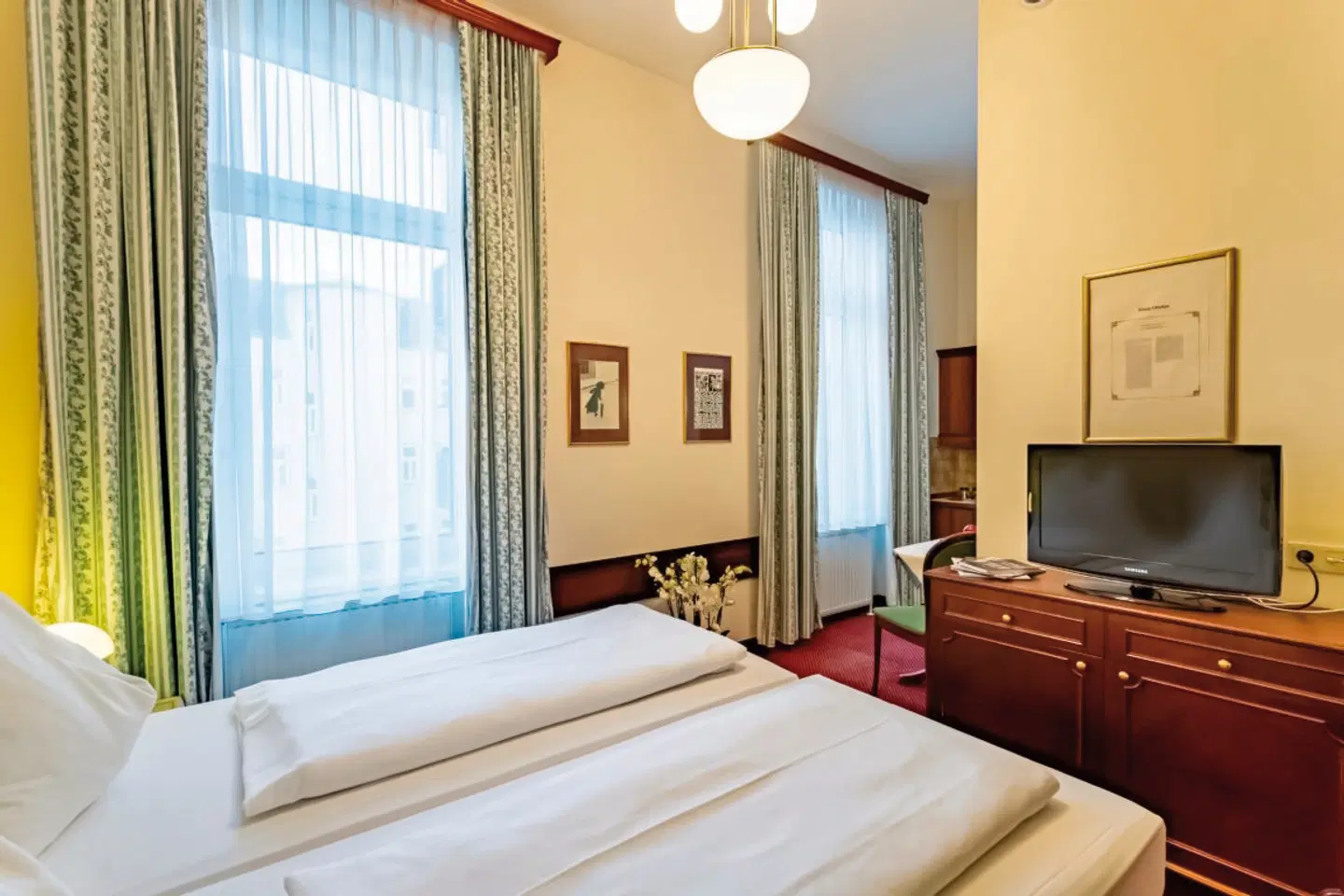 Theaterhotel & Suites Wien ROOM_EXAMPLE