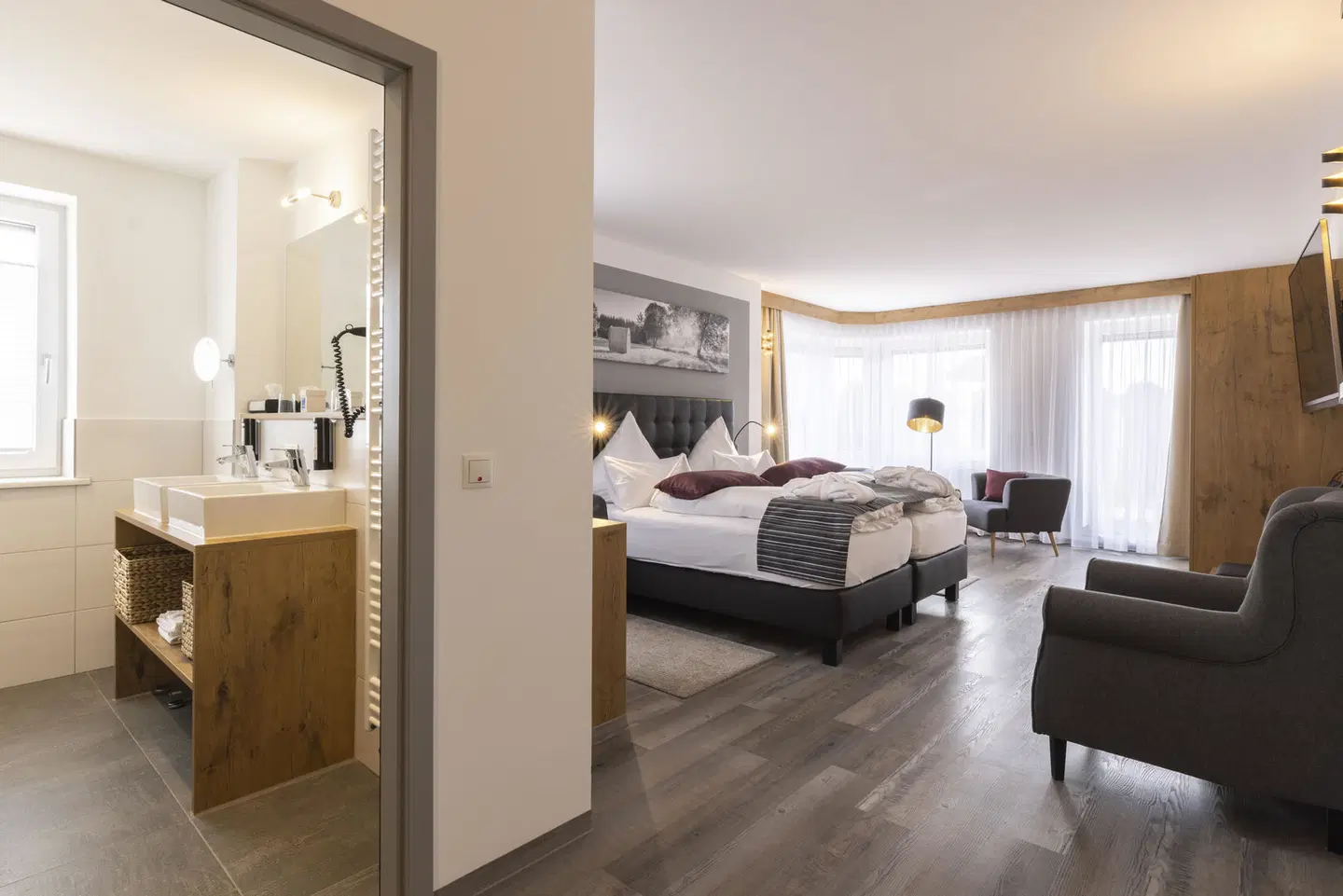 Tanneck ROOM_EXAMPLE