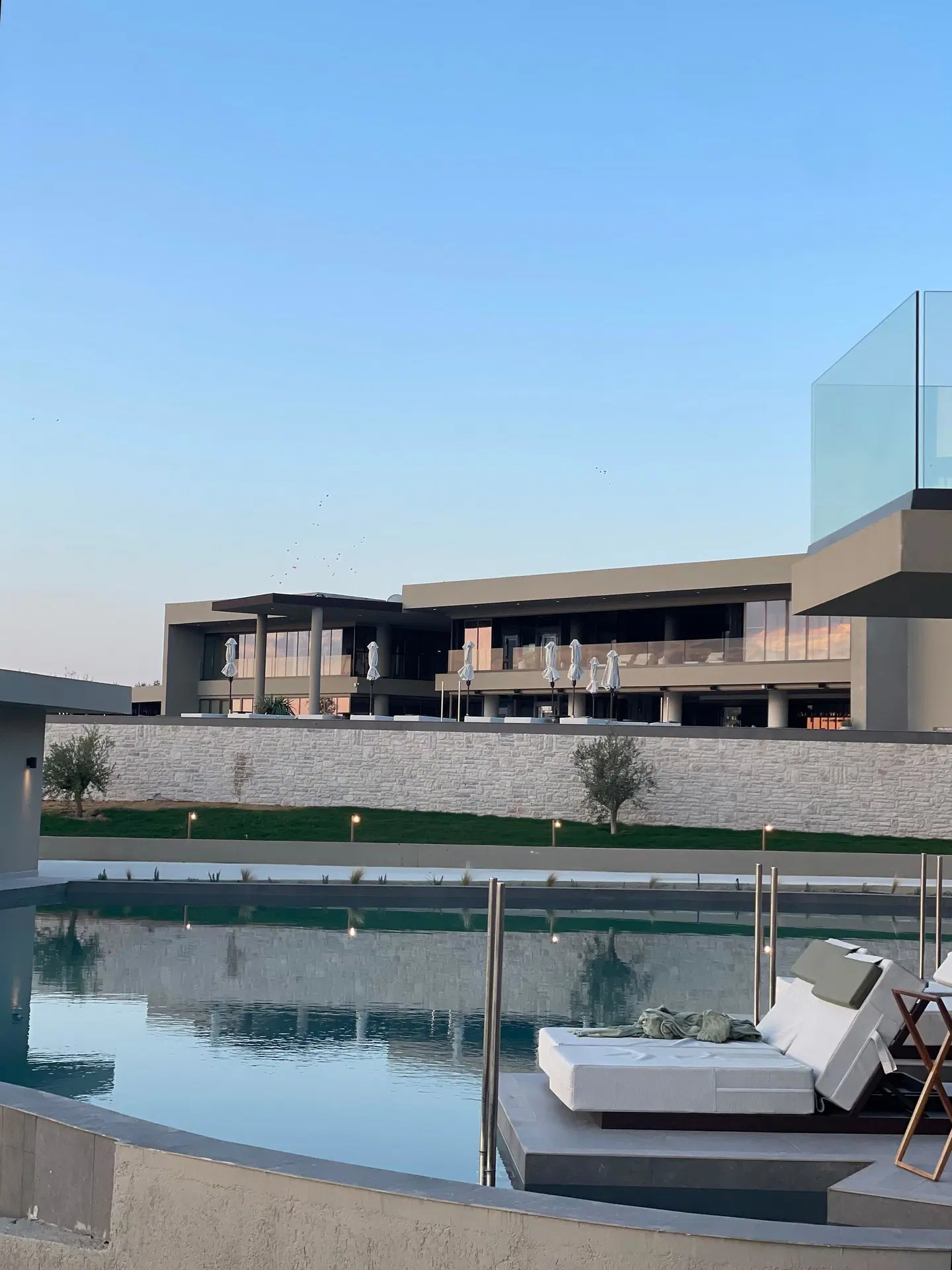 King Jason Zante OUTDOOR_POOL