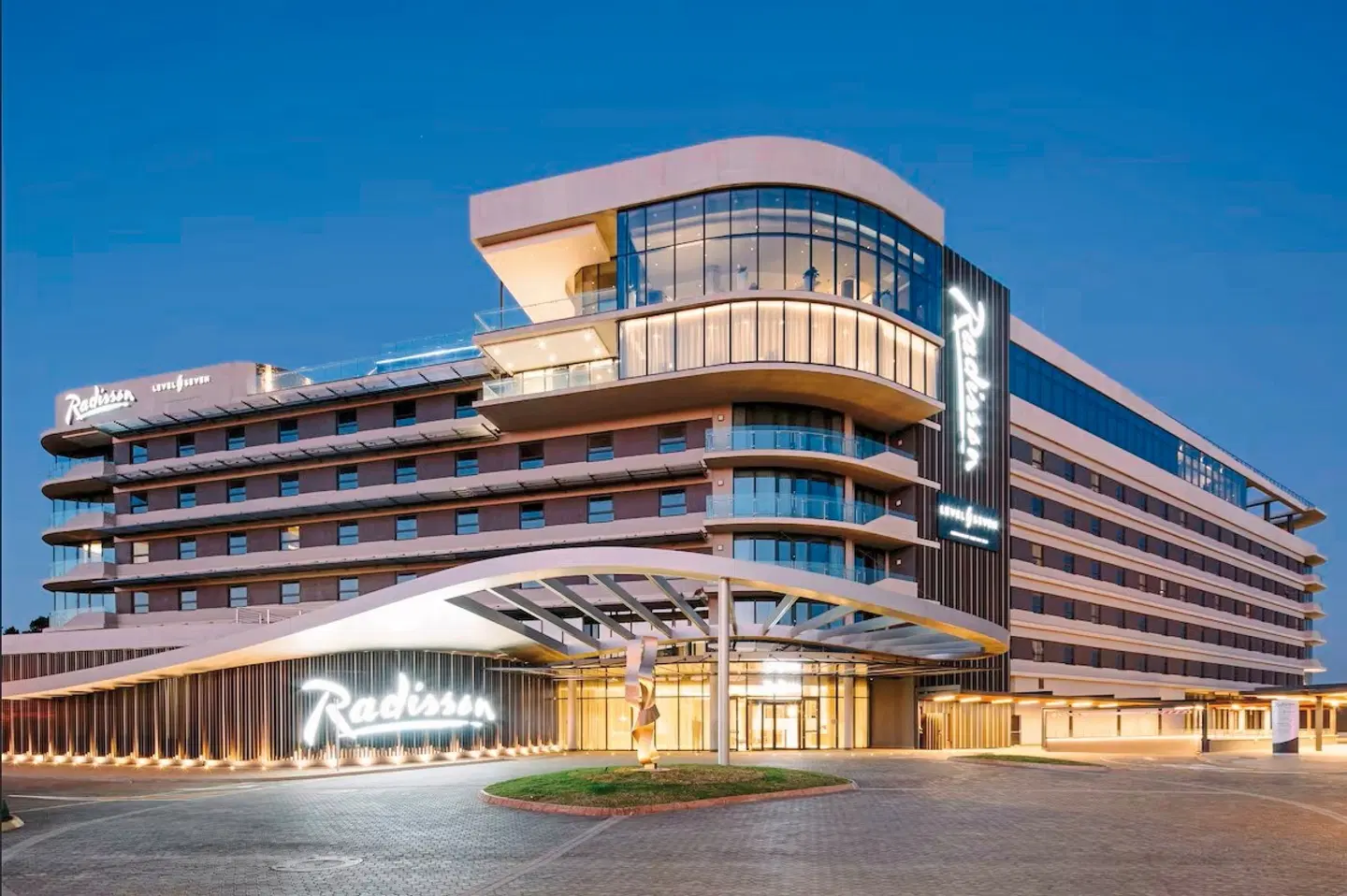 Radisson Hotel & Convention Centre Johannesburg, O.R. Tambo EXTERIOR