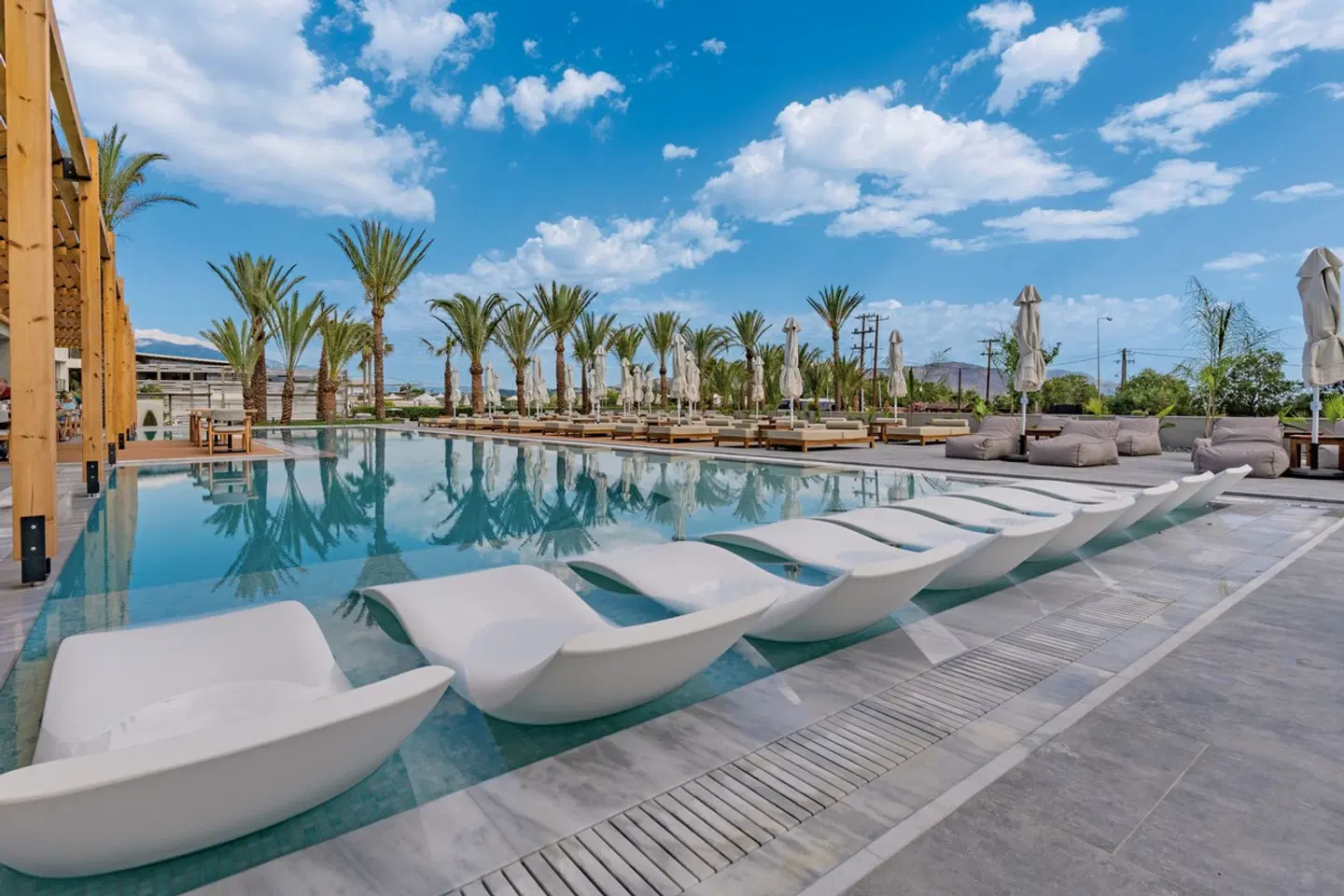 Georgioupolis Suites OUTDOOR_POOL