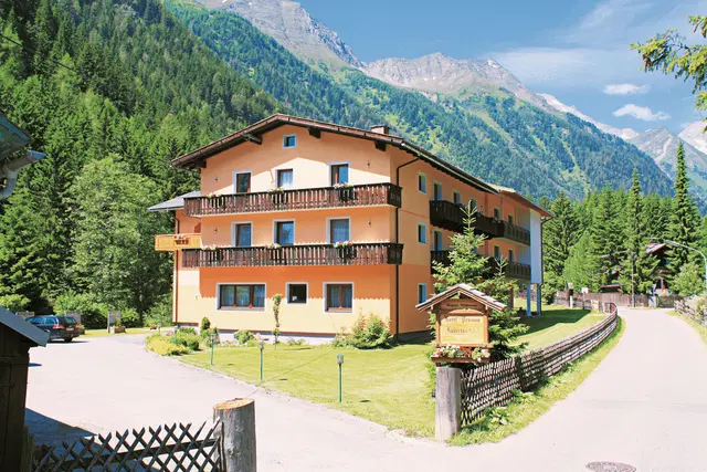 Hotel Hubertus EXTERIOR