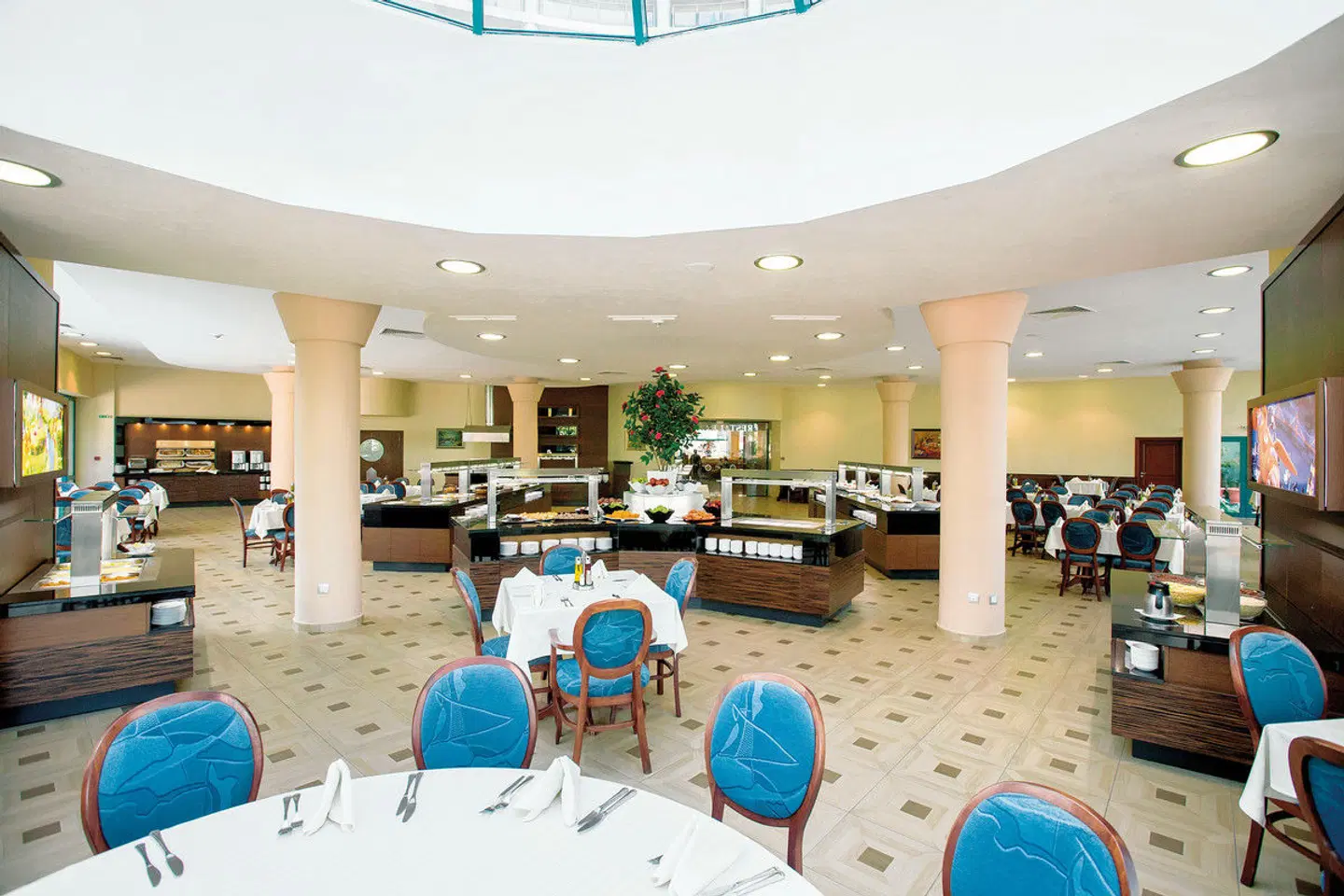 Marina Grand Beach RESTAURANT