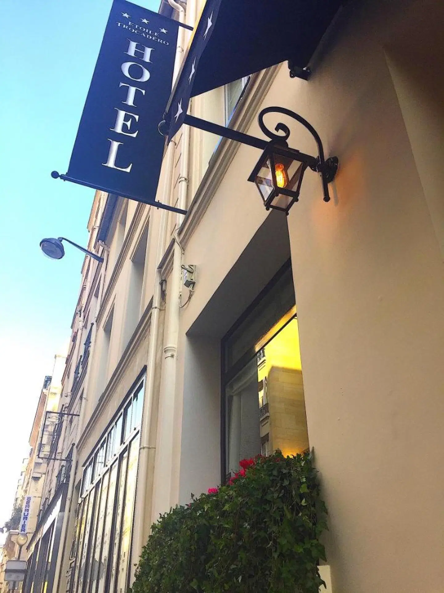 Etoile Trocadero EXTERIOR