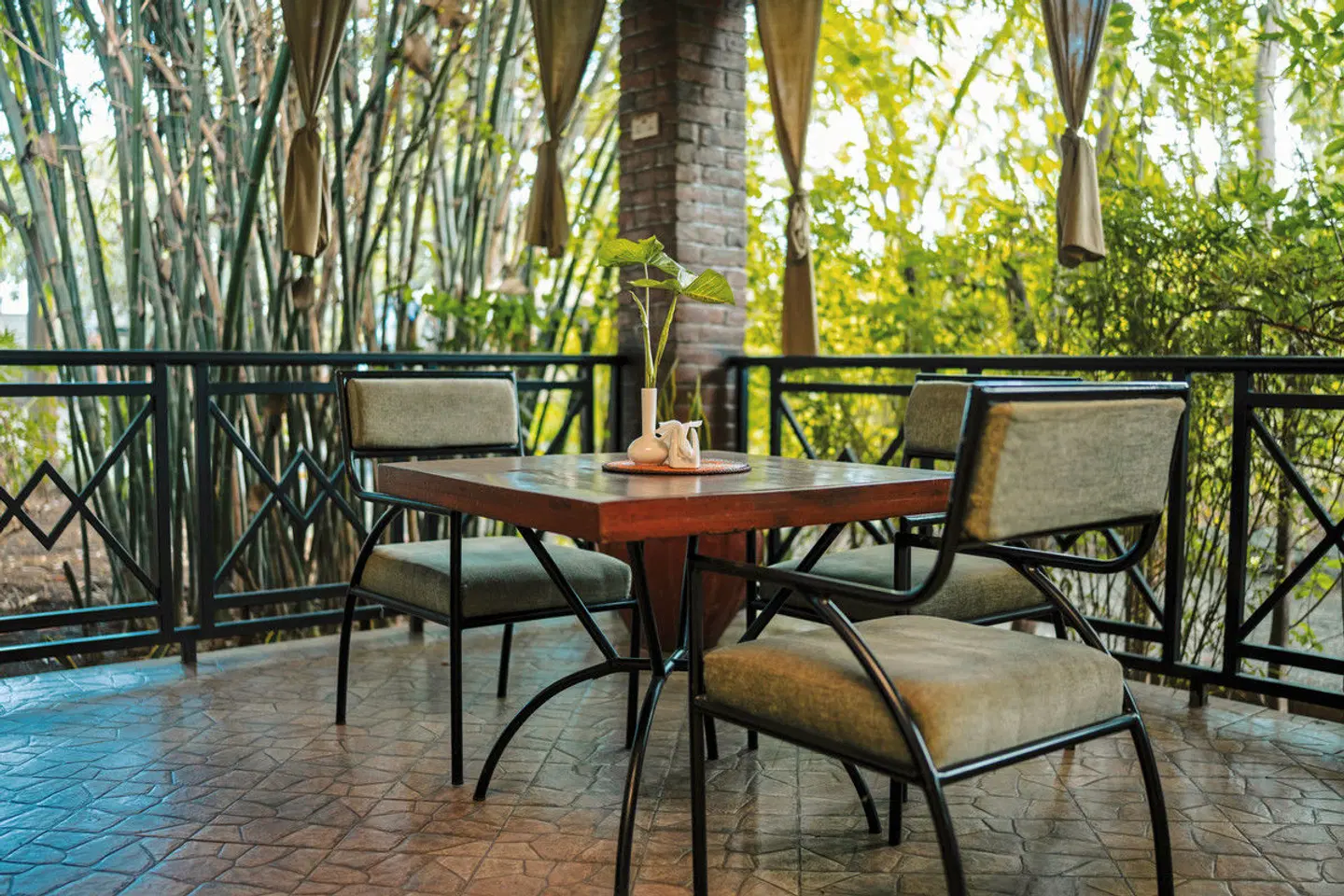 Airport Planet Lodge Terrasse