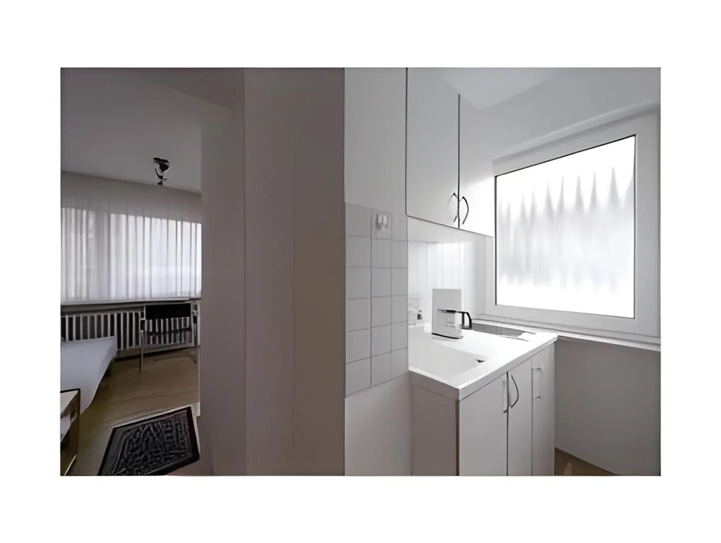 International MODEL_IMPRESSION