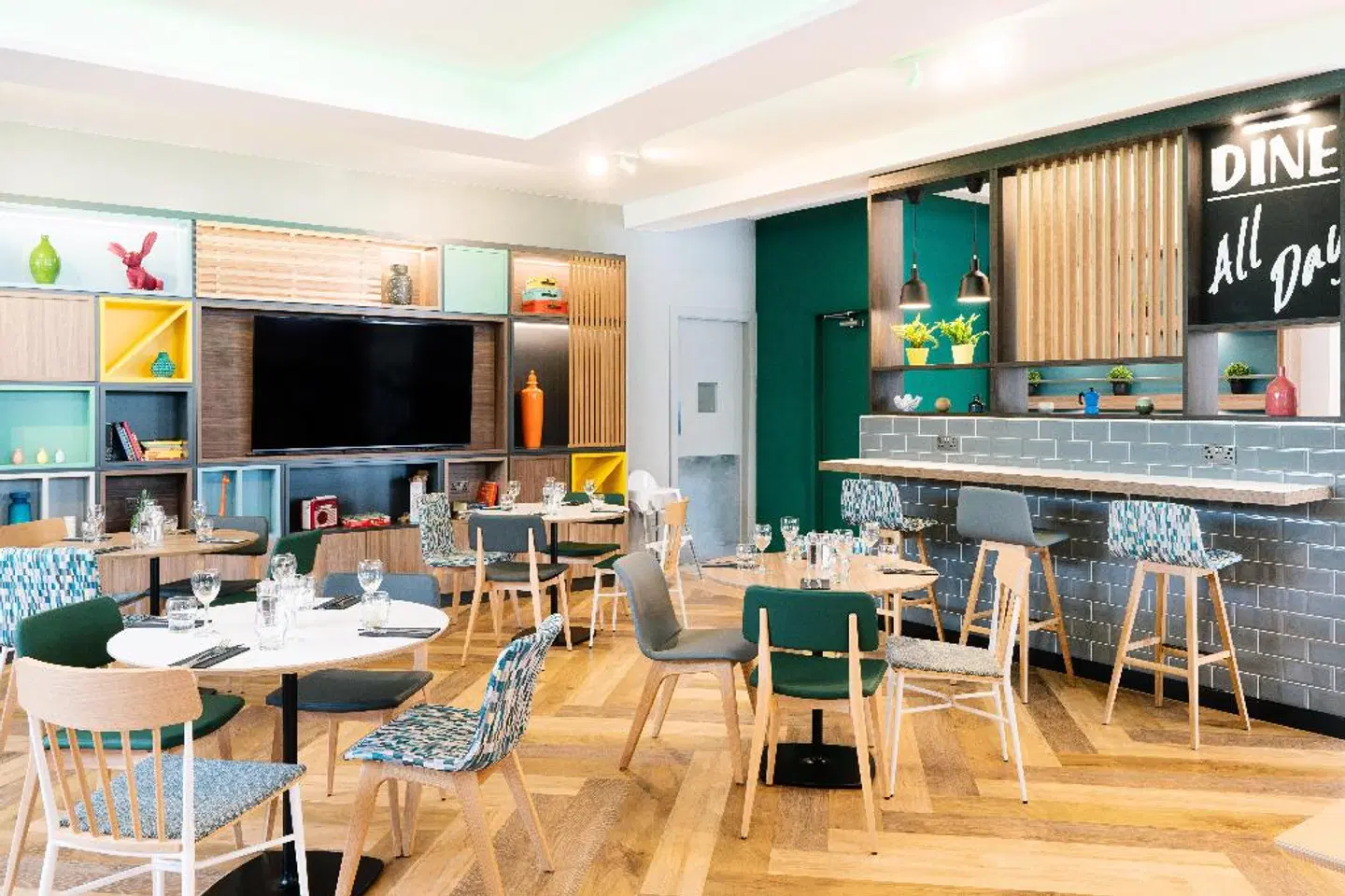 Holiday Inn Gloucester - Cheltenham Restaurant