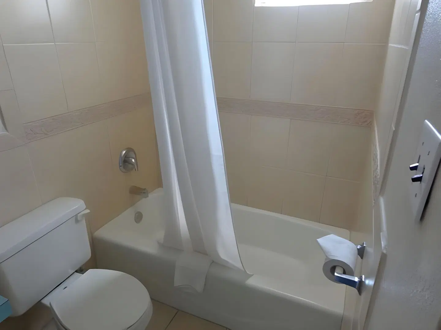 Esquire Inn Badezimmer