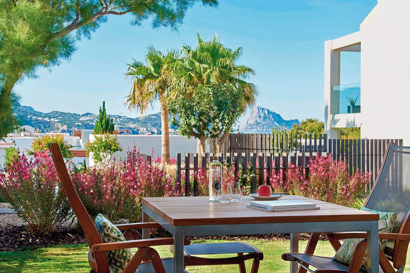 7Pines Resort Ibiza · Destination by Hyatt Terrasse