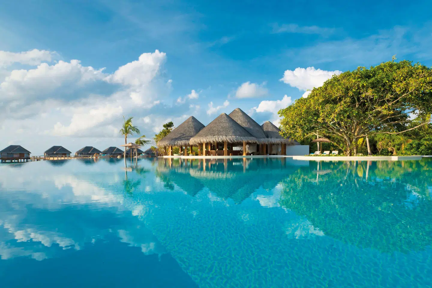 Dusit Thani Maldives OUTDOOR_POOL
