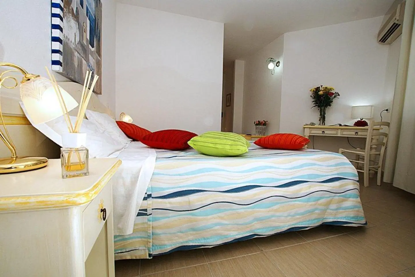 Donatella ROOM_EXAMPLE