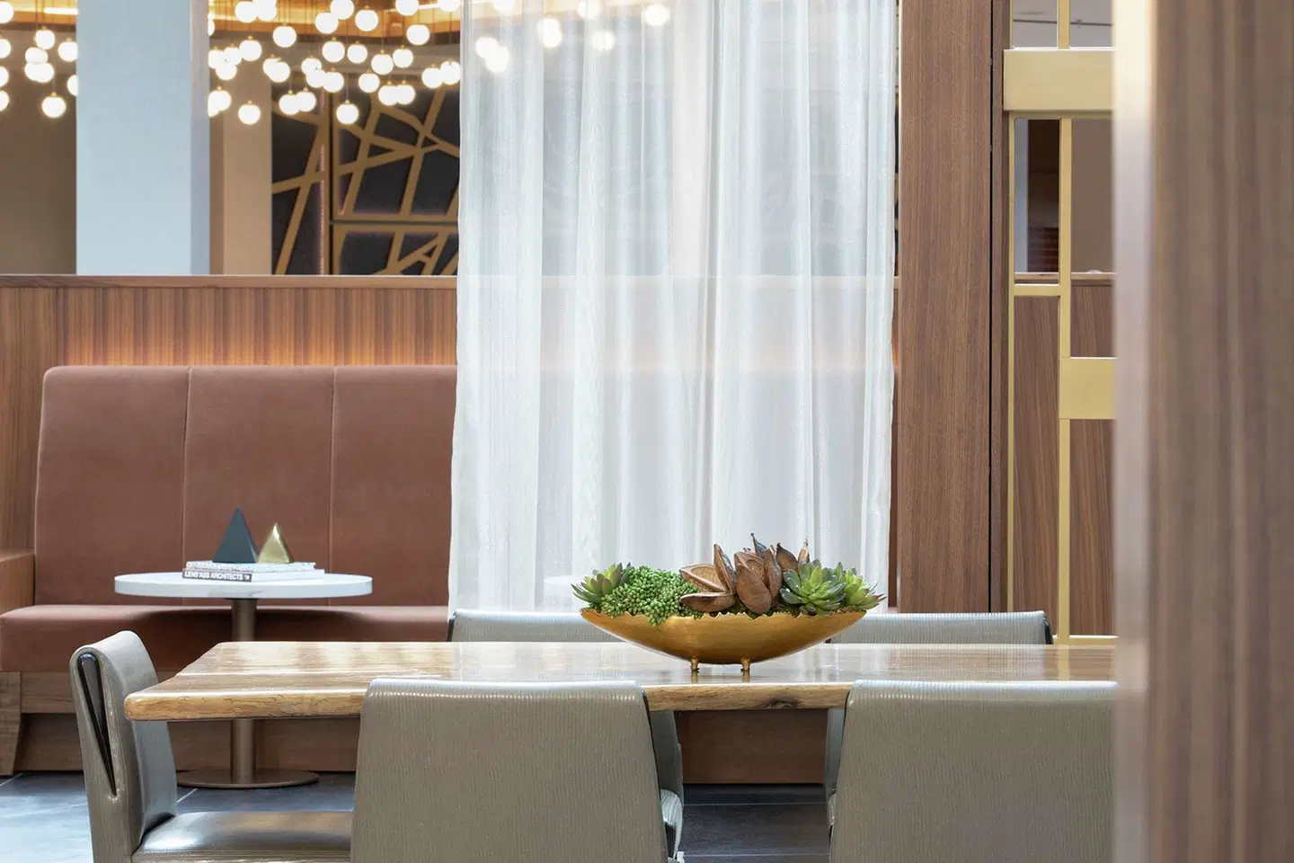 DoubleTree by Hilton Newark LOUNGE_LOBBY