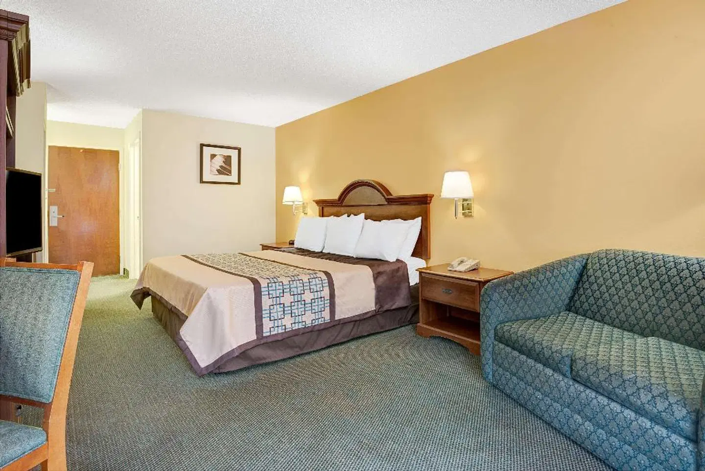 Days Inn by Wyndham Burlington East ROOM_EXAMPLE