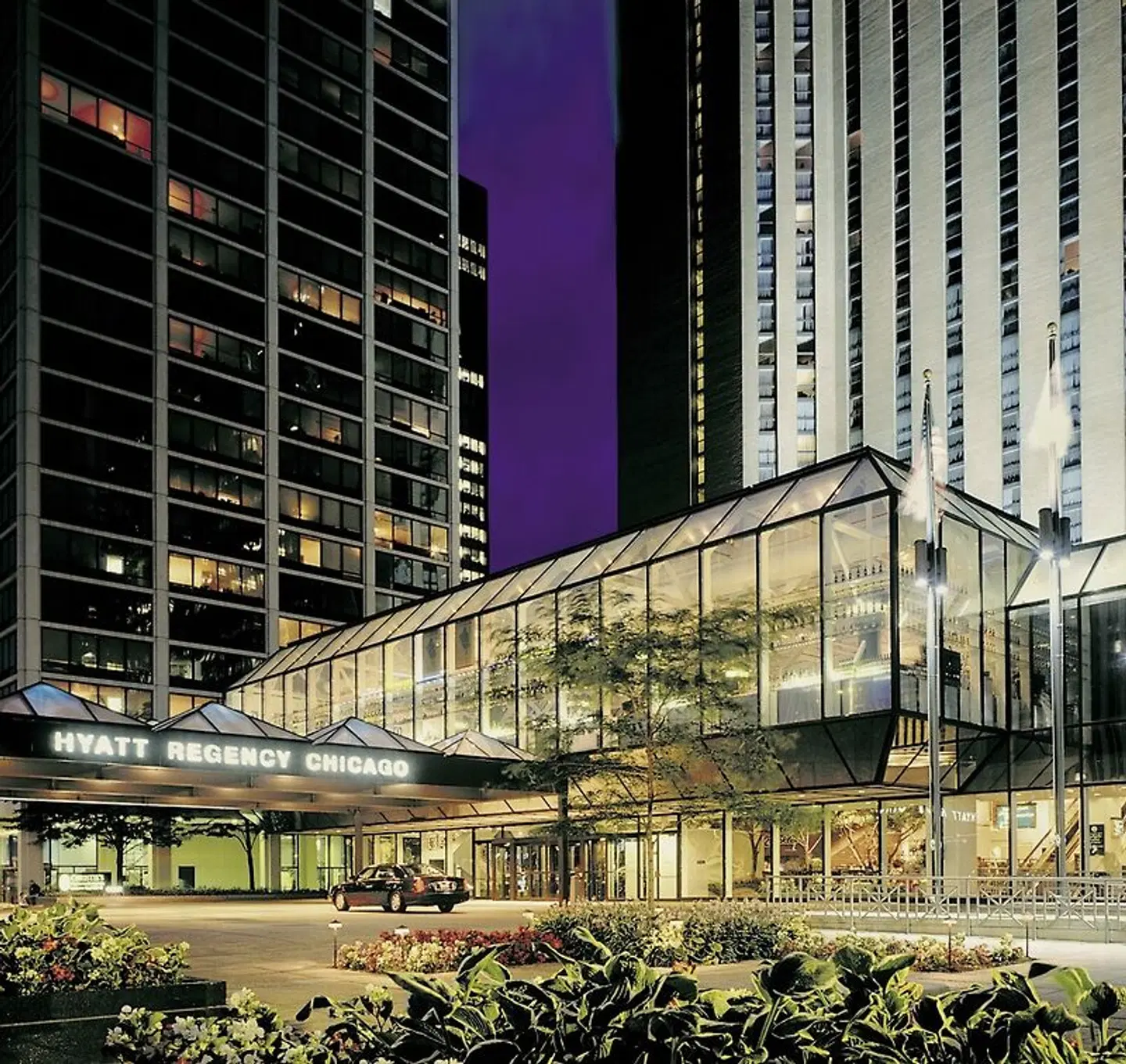 Hyatt Regency Chicago EXTERIOR