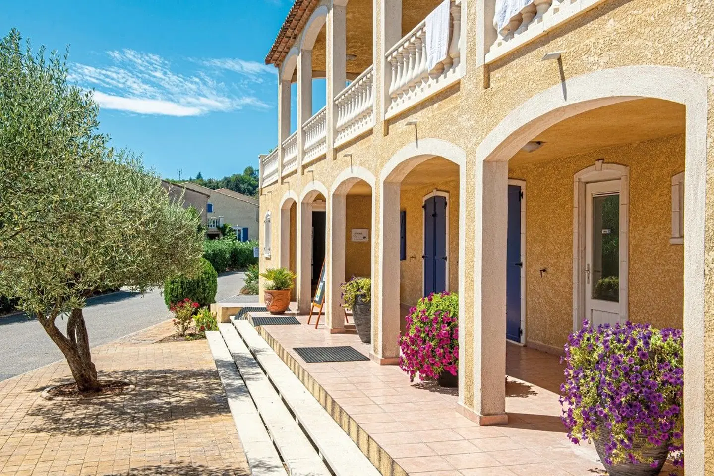 Domaine Le Clos des Oliviers EXTERIOR