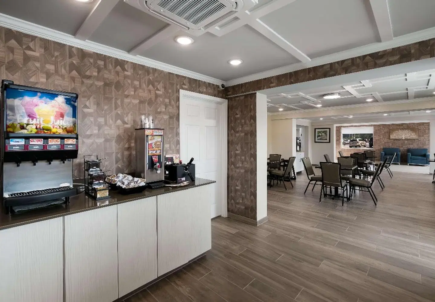 Surestay Plus By Best Western Pigeon Forge Bar