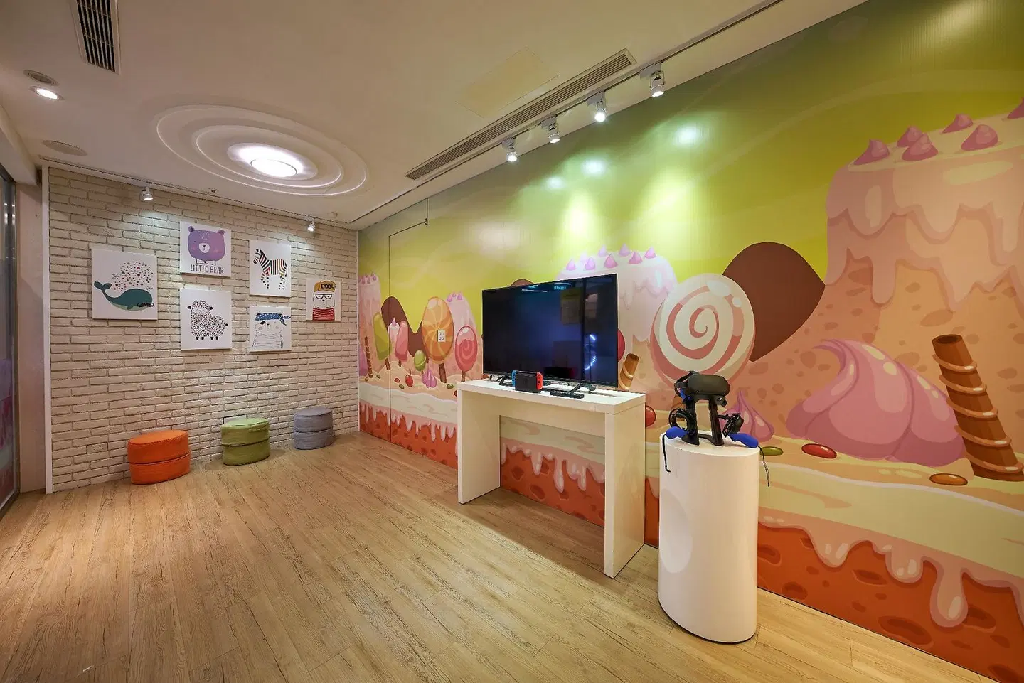 Howard Plaza SPORTS_AND_LEISURE