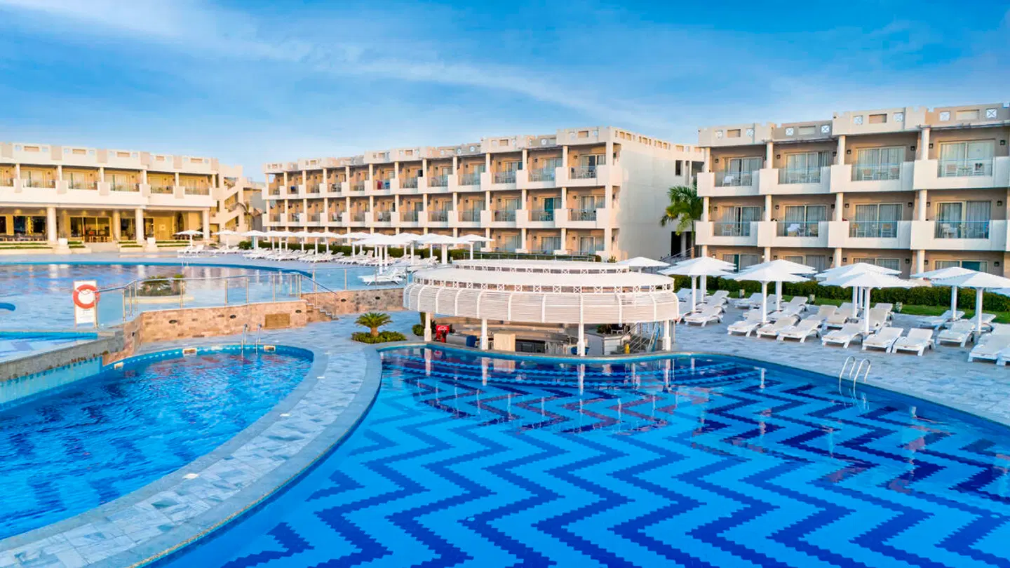Sirena Beach Resort & Spa OUTDOOR_POOL